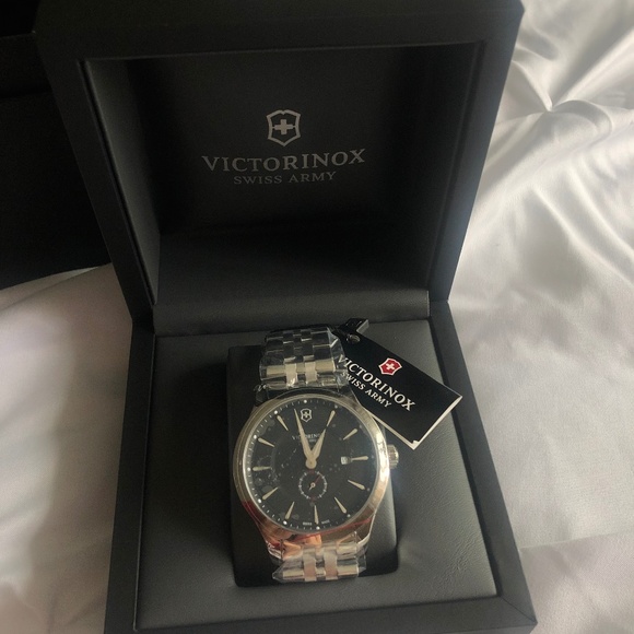 Victorinox Accessories - BRAND NEW Swiss Army Victorinox Watch